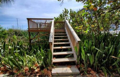 Oceanfront Beach Cottage - Pool, Yard, Private Beach Access, Sleeps 12 - Foto 19