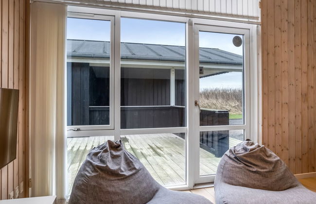 "Eileen" - 300m from the sea - Photo 14