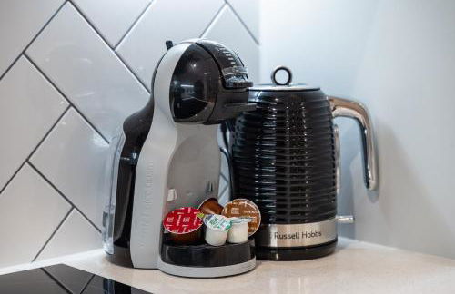 Luxury 2 Bed Apartment, with a balcony city & canal view in Manchester City Centre! - Foto 17