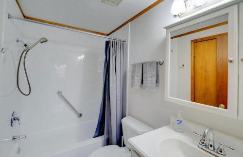 Bluefield Home with Covered Deck - Near Parks! - Foto 17