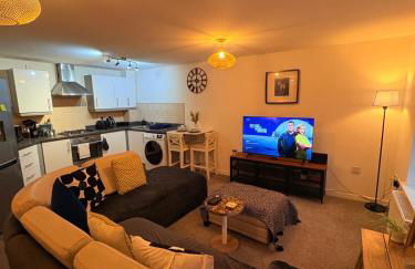 2 bedroom 2 bathroom ground floor apartment in central location - Foto 1