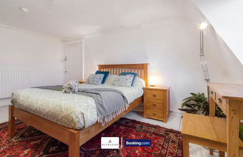 Spacestation Four 4 Bedroom Serviced Apartment By AltoLuxoExperience Short Lets & Serviced Accommodation With Free Wifi - Foto 17