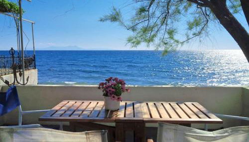 Floras Charming Waterfront Villa - Foto 2