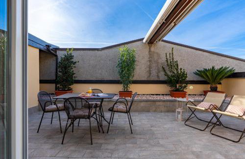 Loft Park & Rail free Parking - Photo 5