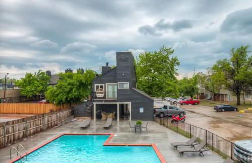 Cozy Updated Cove of Heaven, 5mins to Lake Hefner! - Photo 27