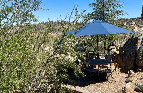 Eagles Nest Casita Luxury king memory foam bed feather pillows & duvet Amazing views, private balcony, Great location & Dog friendly - Foto 16