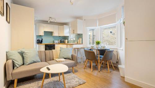 Spacious Retreat 5 Beds Sleeps 8 Free Parking - Foto 2