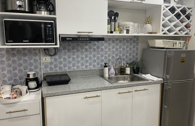 Mesavirre Bacolod | Elegantly Furnished 1BDM w/Balcony @ LOPEZ LUX. - Foto 18