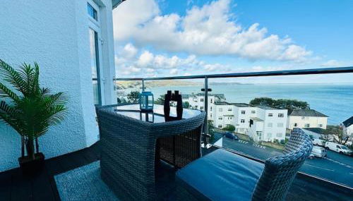 Luxury Sea View Apartment with Multi Room Balcony And Private Onsite Parking Only 300M From the Beach - Foto 5