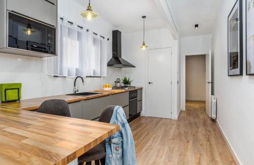 Poble Sec 3BR 2BA Balcony Sleeps 7 - Photo 5