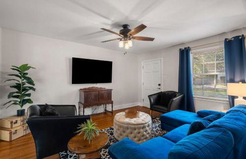 Cozy 4BR Home Pet Friendly Large Yard & Patio - Foto 6