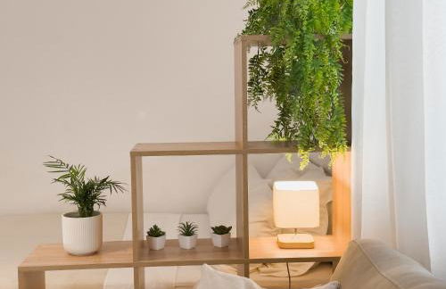 Central Studio - Bright & Modern - Private Terrace - AirCon - Near Train & Beach - Foto 25