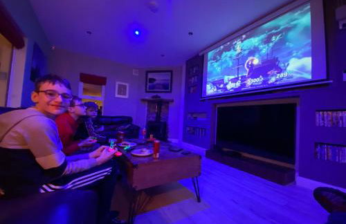 Sleeps 18 Double Decker Bus Hot Tub Sauna Cinema Pets - Foto 29