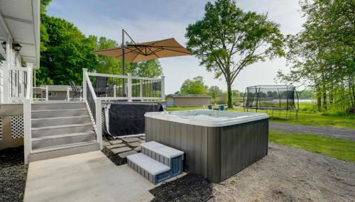 Lakefront Home in Hartford Hot Tub, Kayaks and Dock - Foto 2