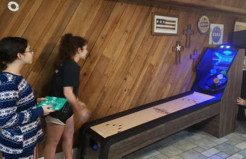 Crosby Backyard Oasis with Weekday Specials! - Foto 22