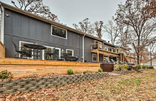 Lakefront Rogers Getaway with Hot Tub and Deck! - Foto 39