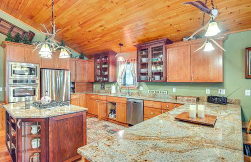 Lake Tomahawk Fall Retreat with Foliage and Lake Views - Photo 8