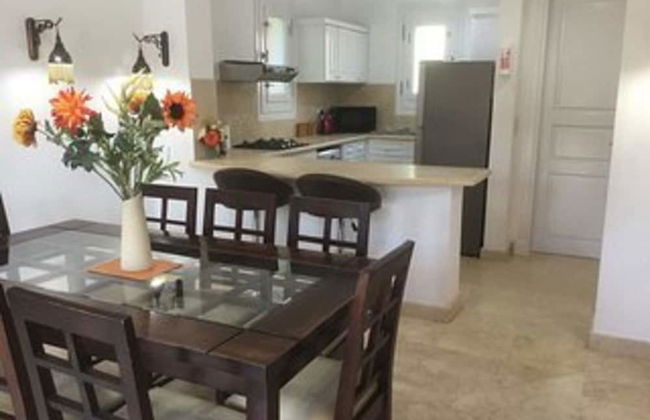 Villa - Sleeps 6 - Heated Pool - Garden - Parking - Foto 9