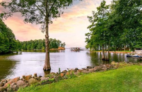 Lakefront 3BR with Bunkhouse and Kayaks, Rowboat Included - Foto 24