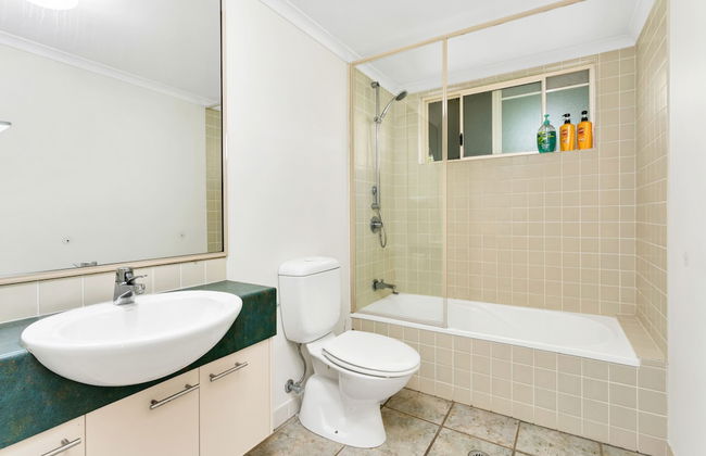 Beachfront Bliss 3-bedroom Apartment with Sea View 4 - Foto 12