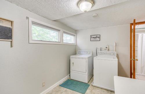 Lakefront Family Retreat with Private Dock! - Foto 20