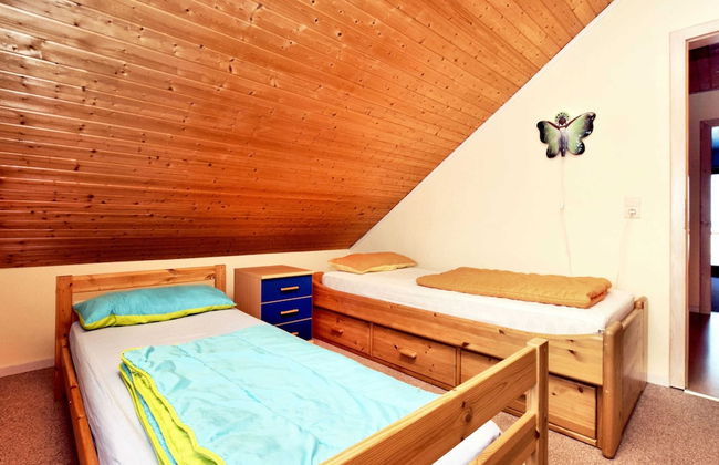 Modern Holiday Home in Schönberg with Hot Tub - Photo 4