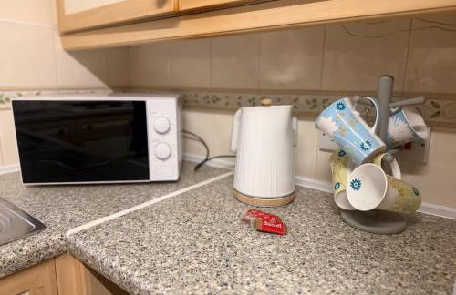 Ivy House - 3-Bed, Sleeps 4, Parking, WiFi, Contractors - Foto 19