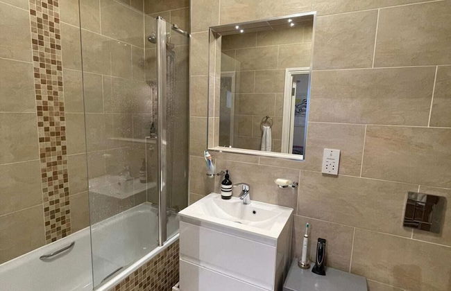 Chic Victorian Flat in Private Estate - Mile End! - Foto 17