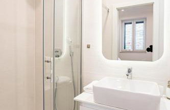 Luxury City Center House - Photo 18