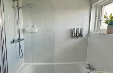 Dunmuir House 4 Bedroom 2 bathroom House & Garden in Denny - Photo 32