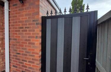 Cosy and Private with 55"TV and Dedicated Toilet Shower Space - Foto 28