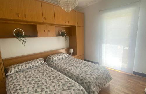 Bajo con terraza a 5 min de la playa (3 hab-6 per) - Foto 9