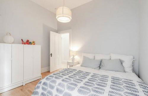 Charming Victorian Oasis with an Elegant and Spacious Haven - Foto 23