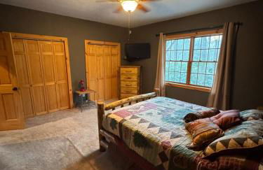 Cozy Vacation Rental for 10 with a Fire Pit in Jim Thorpe, Pennsylvania - Photo 16