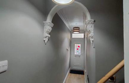 Comfortable Home Away From Home - Photo 7