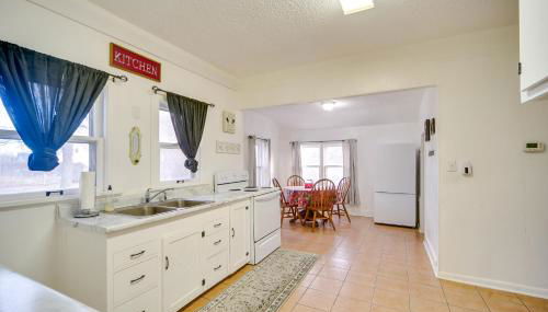 Less Than 1 Mi to Vineyard Historic Farnam Home! - Foto 3