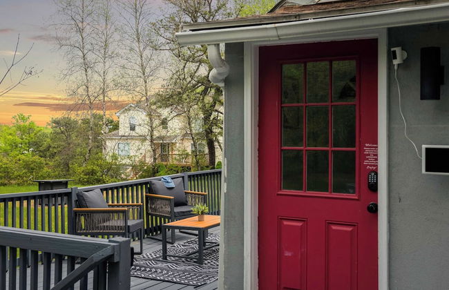 Inn the Poconos by Avantstay Private Lake Access Enclosed Hot Tub - Photo 35