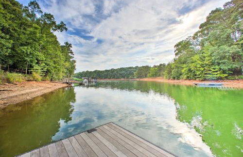 Townville Lakefront Cottage with Private Dock! - Foto 39