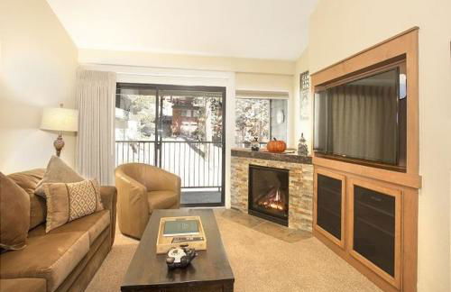 St Anton Street View 2-Bedroom Condo with full kitchen - Foto 16