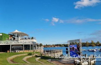 Elite Retreats 4U Lakeside Hot Tub Log Cabin with the fishing peg at Tattershall Lakes Park - Foto 39