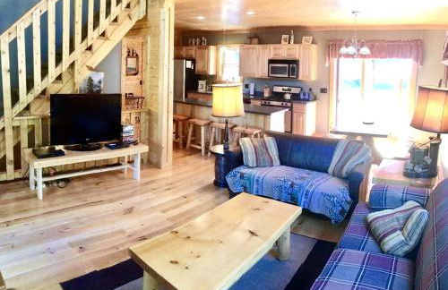 Cozy and Spacious Log Cabin Rental near Burt Lake State Park in Michigan - Foto 8