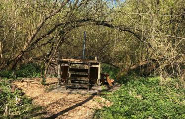 Otter Camp Private Riverside Glamping with Hot Tub - Foto 5