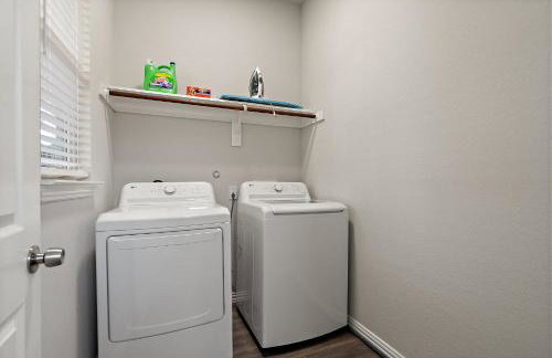 3BR Duplex - Walk to Bishop Arts - Fenced Yard - Foto 17
