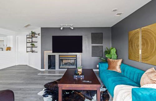 New Renovated 5BD Home with Hot Tub Sauna & Game Rm - Foto 30