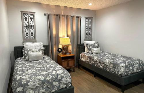 Tranquil Poolside Oasis with BBQ and Serene Ambiance - Foto 17