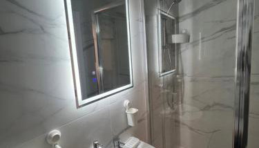 West Hampstead 3BR - with Fast WiFi - Sofa Bed & Workstation - Foto 4, towels, Shower