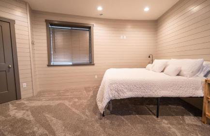 East Cabin- Yellowstone Family Retreat- Sled Hill - Foto 14