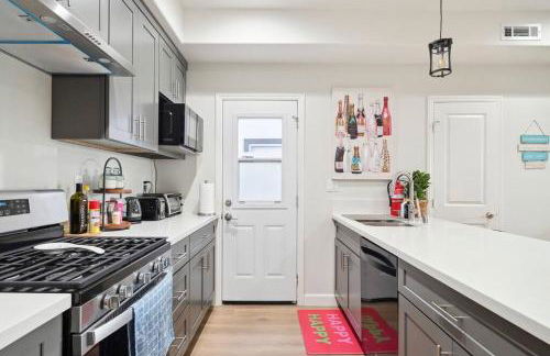 Incredible Value for 12 guests, New 3BR Home by Disneyland, Knott's, Beach - Foto 6