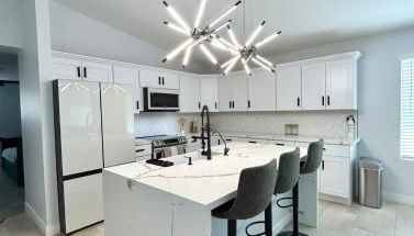 NEW! Private Lux Home Near Airport, Affordable AZ - Foto 3, dishwasher, minibar