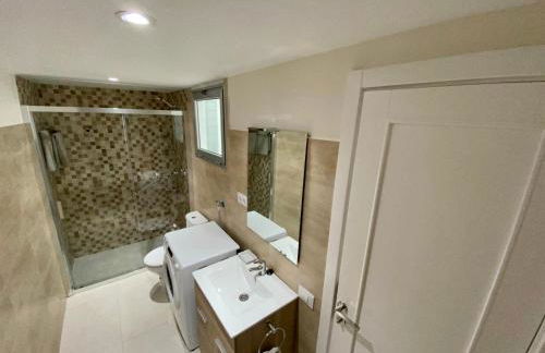 Hermoso Edificio Frente al Mar, a pie de Playa y hermosas vistas - Photo 51